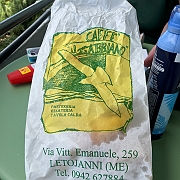 045 Wat gevulde broodjes en een arancini gekocht voor nog geen 7 euro